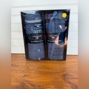 Dockers men’s blue long sleeved shirt & plaid pants pajama set. Size Medium. NIB